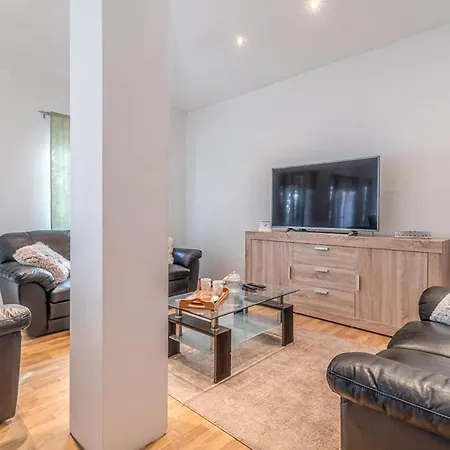 3 Bedroom Cozy In Vakantiehuis