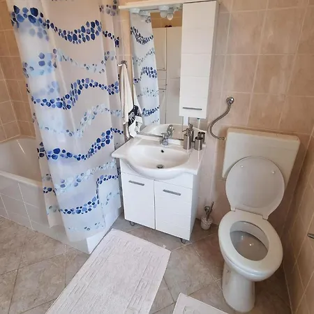 Vakantiehuis 3 Bedroom Cozy In *