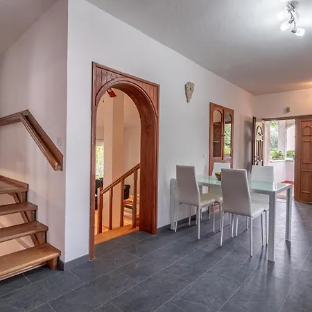 3 Bedroom Cozy In Žminj